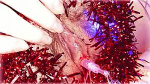 Pesta cipap Natal eksklusif dengan klitoris berbulu dan alami dalam definisi tinggi