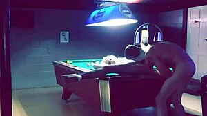 Δημόσιο sucking και licking με τον bartender με το μεγάλο πέος σε HD βίντεο