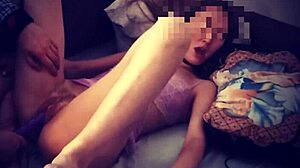 Amateur russe aux petits seins apprécie la masturbation et la double pénétration