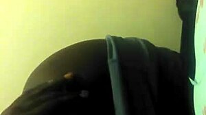 एक और उच्च गुणवत्ता वाला समलैंगिक पोर्न वीडियो जिसमें फर्टिंग और गुदा खेलने के साथ