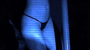 Striptease incredibile con grandi tette e corpo perfetto