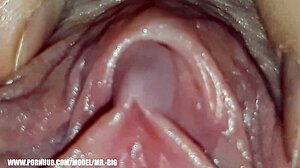 Une adolescente italienne a des orgasmes en session solo POV avec orgasme du clitoris