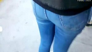 Aksi anal softcore dengan gadis kurus dalam seluar jeans