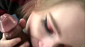 Curva blondă cu sânii mici este futută de un penis negru mare într-un videoclip hardcore