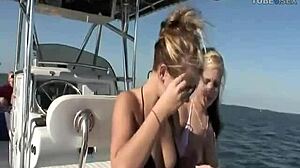Zvrhlá jízda lodí se sexy mladou dívkou, která touží po obličejových výstřiků a creampie