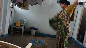 Amaterski indijski par uživa u spoljašnjem seksu u visokoj rezoluciji