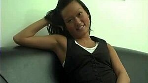 亚洲红发女孩在瑞典色情视频中被操