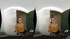 Seks virtual dengan payudara kecil dan kontol besar dalam video HD