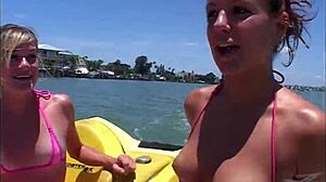 Nudez pública e passeio de barco com garotas excitadas na Virgínia