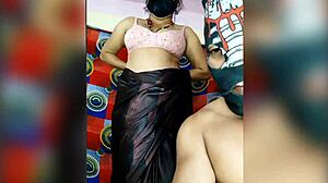 Amaterski indijski par ima vroč seks