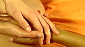 Eine intime Massage wird in diesem indischen Pornovideo zu leidenschaftlichem Liebesspiel