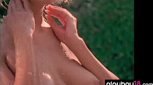 Eine vollbusige Blondine zeigt ihre großen gefälschten Titten in einem Solo-Video