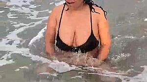 Payudara besar dan punggung besar: Naik liar bintang porno di pantai Miami