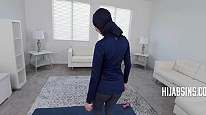 Moslimtiener betrapt op vreemdgaan met haar coach en gestraft