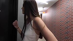 Tanár és diák közelről és személyesen találkoznak egy tabu pornó videóban