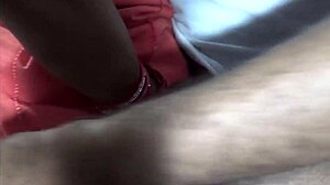 Madrastra amateur recibe su coño follado por un chico más joven