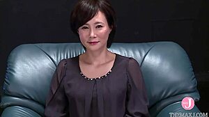 Amatör ev hanımı, Luna Akasaka ile anal seks sırasında yüksek sesle inliyor