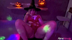 Video amatoriale di sesso di una giovane strega che cavalca un grosso cazzo ad Halloween