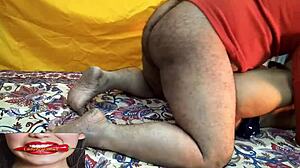 Amatør indisk bhabi får sin fitte og røv knullet af servicemanden