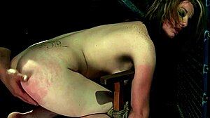 Video fetish con uno schiavo sottomesso legato e sculacciato