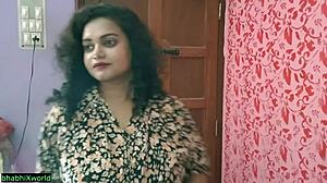 인도 대학생 소녀가 HD 비디오에서 창녀에게 전체 밤을 보낸다