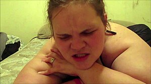 Skutečný hardcore sex s bílou dívkou, která miluje velké černé kohouty a záběry zblízka