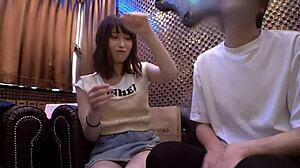 A esbelta e bela garota japonesa Mizuki em um filme completo online