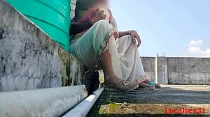 Азиатская жена получает жесткий доггистайл на улице