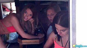 Anastasiya prende il timone di uno yacht pieno di lesbiche russe