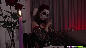Costumul erotic de Halloween al lui Luna Hazes duce la o acțiune anală intensă