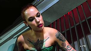 Silvia Rubis在BDSM中为Melissa上了一堂严厉的鞭打课