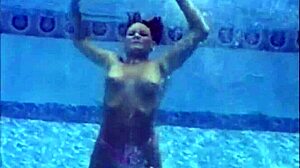 Compilation subacquea bollente con bellezze in bikini