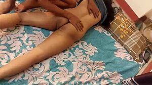 孟加拉夫妇享受紧密的阴道性交和肛交游戏