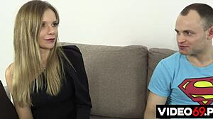 Poljski amater Monik Muskal razkriva svoj fetiš na čevlje v solo videu